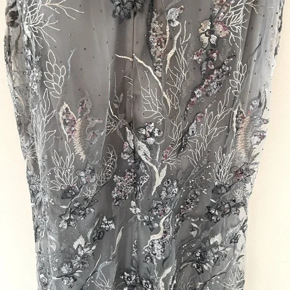 MAC DUGGAL EMBELLISHED V NECK BUTTERFLY SLEEVE TRUMPET GOWN PLATINUM SIZE 16